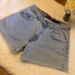 ❤️ 90’s VINTAGE LEVI’S CUTOFFS❤️